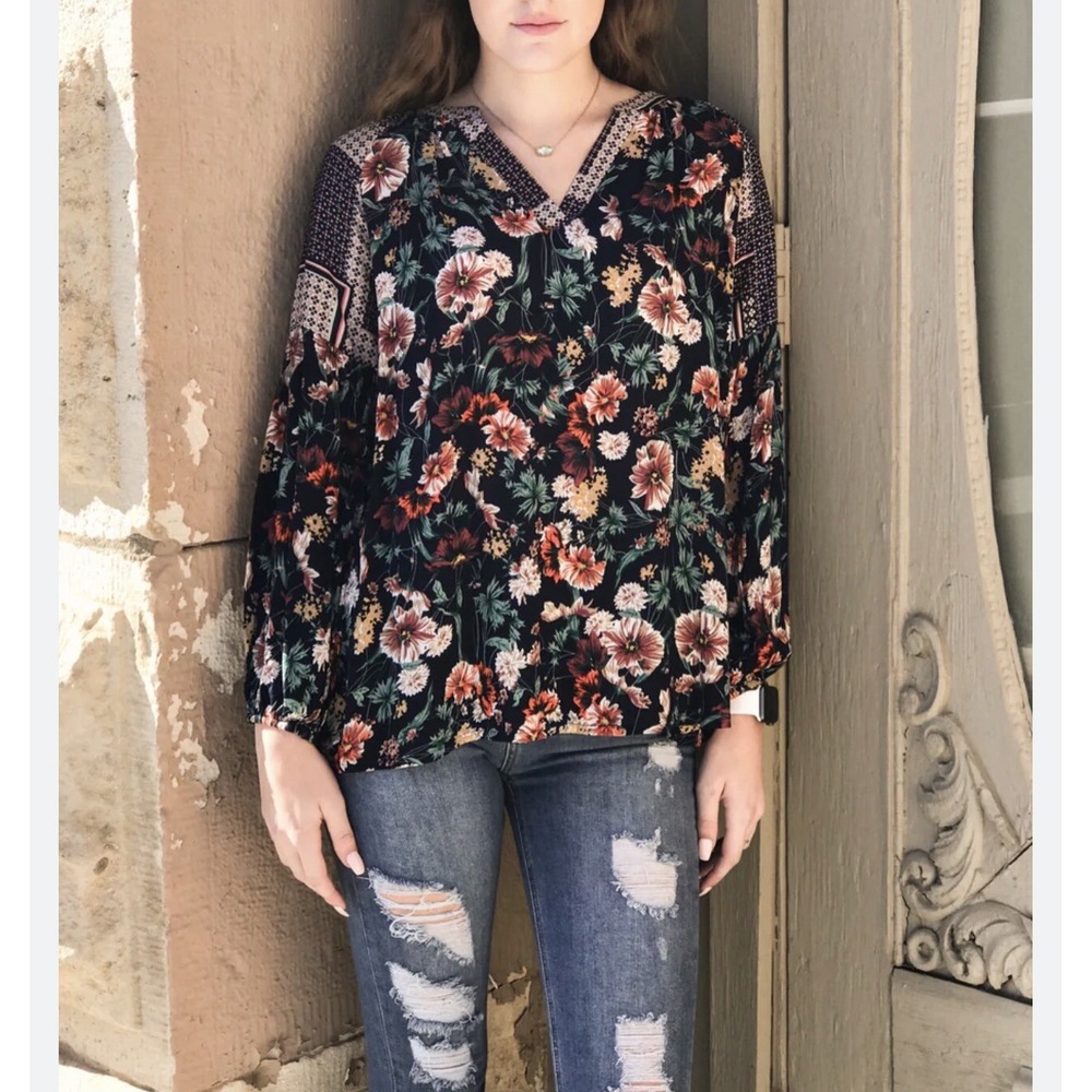 NWT‎ Jodifl Navy/Multi-Colored Floral Rayon Blouse Top V-Neck Hi-Lo Hem Size L